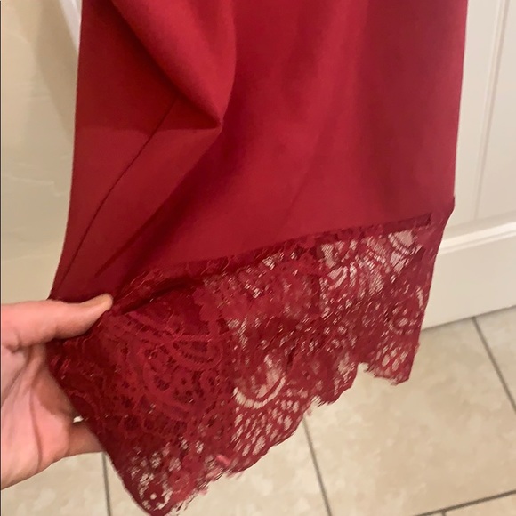 Beautiful burgundy dress, with lace detail 😍 - Picture 3 of 4